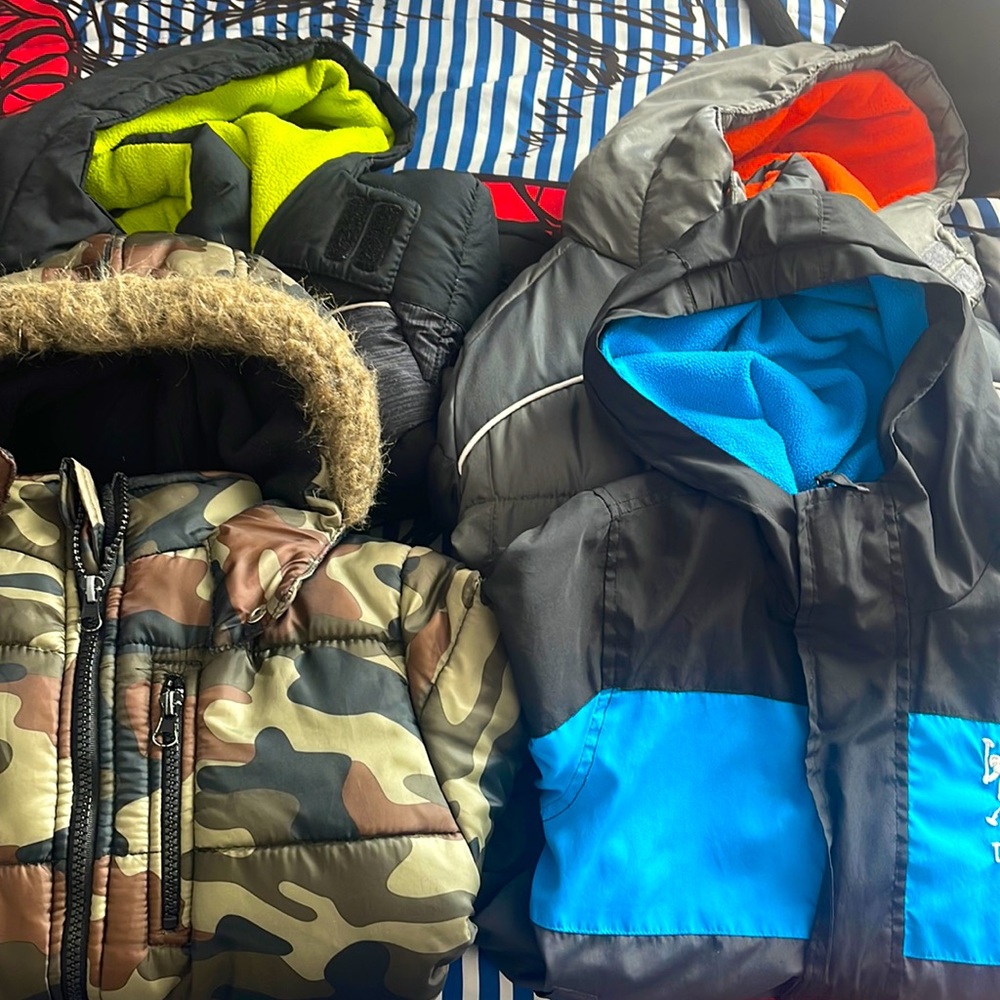 4 Boy Puffer Jackets 5/6